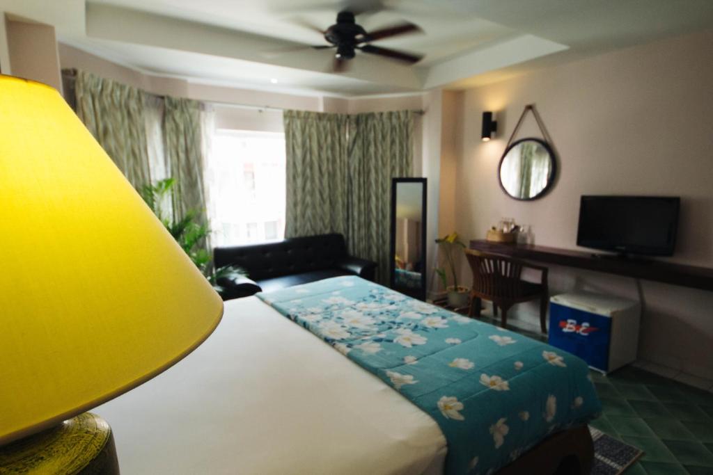 Deluxe Room Bathroom